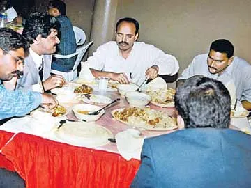 నయీమ్ కంపెనీలో ఖాకీలు! - Sakshi
