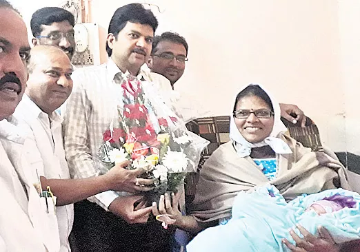 Honored Minister Harish to the Gynecologist - Sakshi