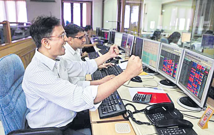 Sensex moves up 113 points, Nifty climbs above 10000 - Sakshi