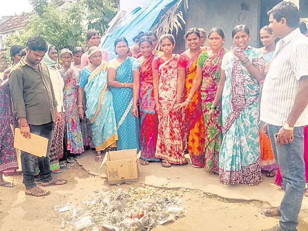 Women's destroyed the beltshop