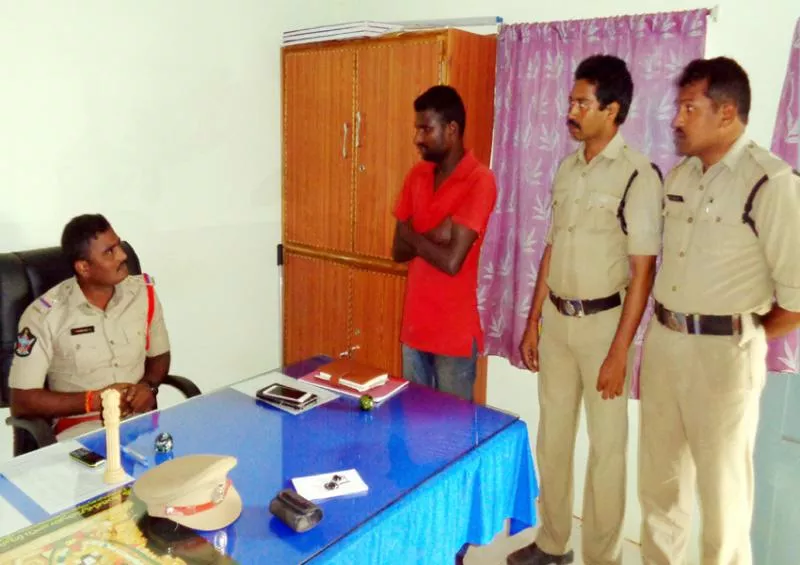 thief catched when robbery from temple hundi