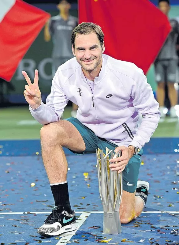 Federer claims 2nd Shanghai title