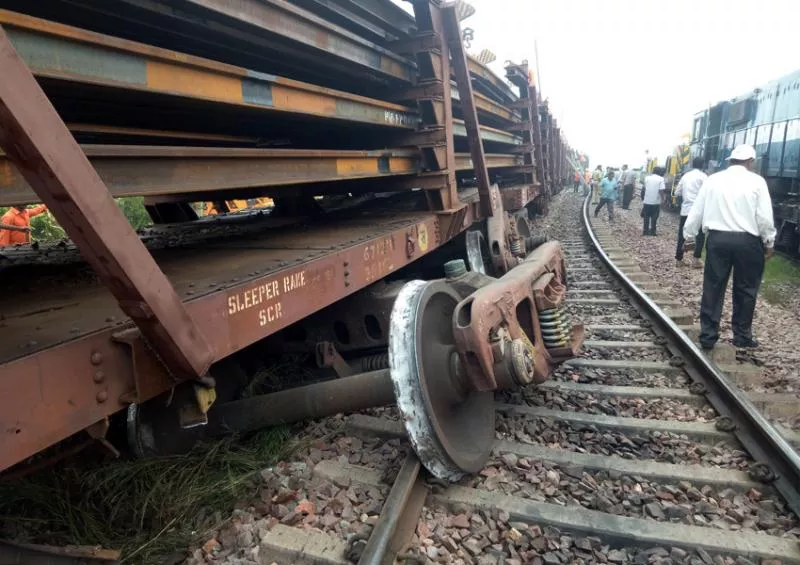 goods train derailed in gunthakallu railway station  - Sakshi