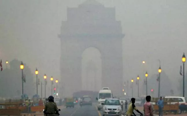 Air in Delhi likely to turn 'severe' on Diwali, may enter 'emergency' zone