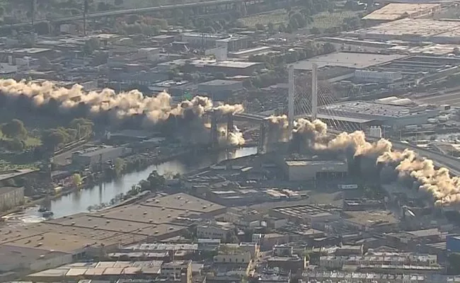 New York: Kosciuszko Bridge demolished - Sakshi