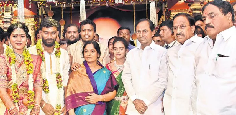 Chandrababu and KCR to visit Anantapur district for Paritala sriram wedding - Sakshi