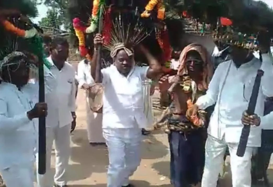 Minister Jogurammanna Dance in Dandari Celebrations