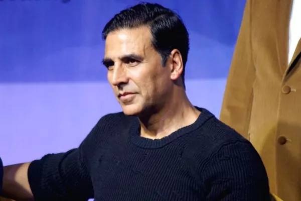 Akshay Kumar Diwali Gift to Martyred Jawans - Sakshi