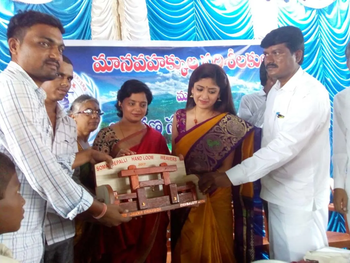 Poonam Kaur personally visited the houses of handloom weavers in Anantapur