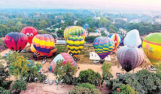 Balloon Festival in Araku - Sakshi