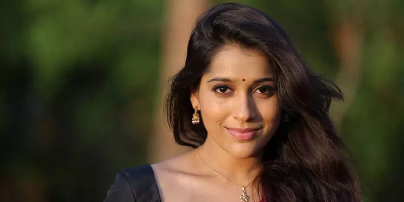 Rashmi Gautam likes to do more glamorous roles