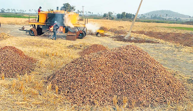 Benefiting merchants in turmeric market - Sakshi