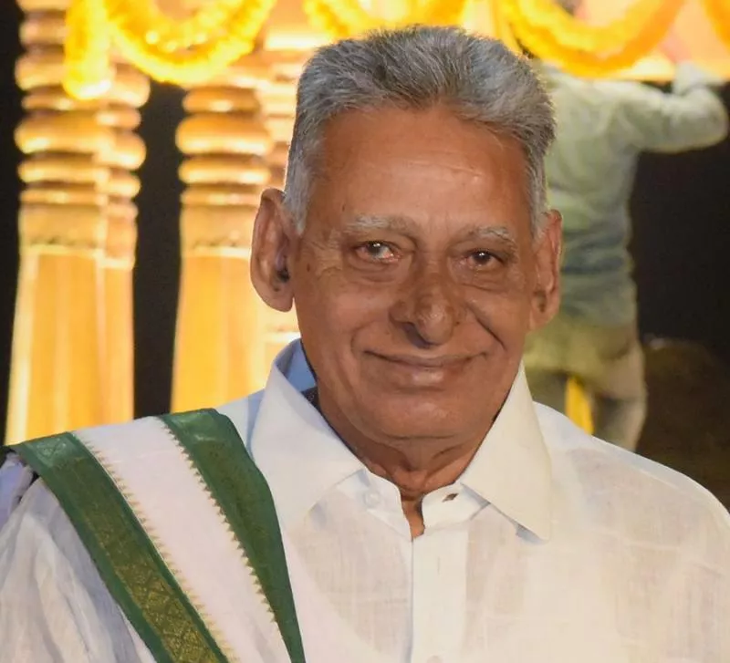 Producer Pvp father Ragavendhra rao died at 70