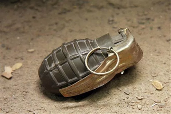 Grenade attack on police post in Kulgam