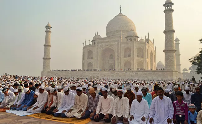 Ban Friday namaz at Taj Mahal - Sakshi