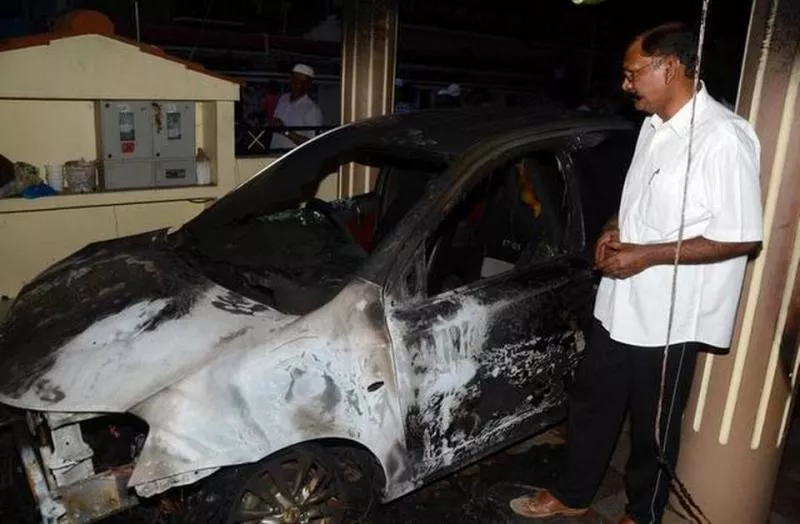 Petrol bomb hurled at DMK ex ministers house - Sakshi