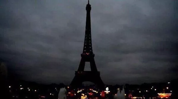 Eiffel Tower goes dark