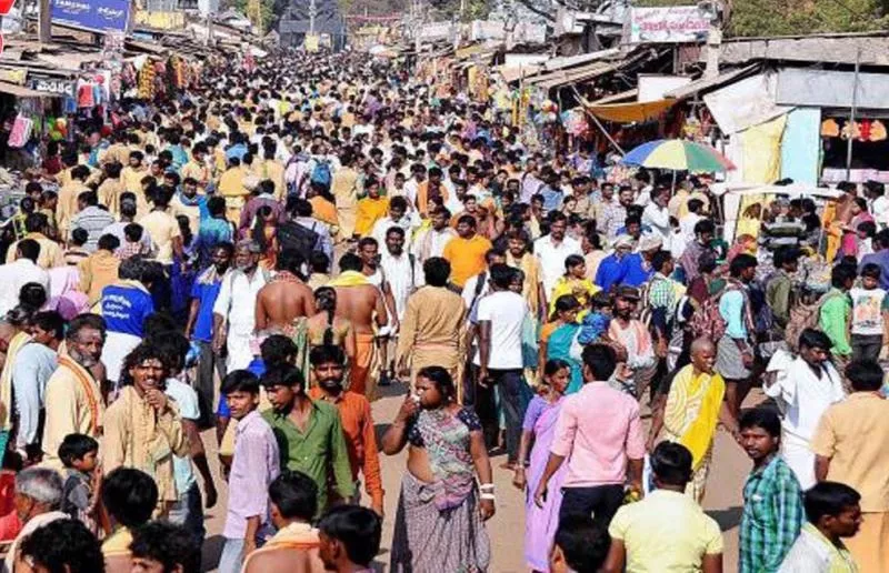 Huge Devotee Rush At Srisailam - Sakshi