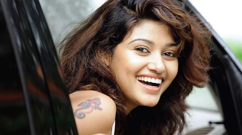 Oviya clarifies relationship with her partner