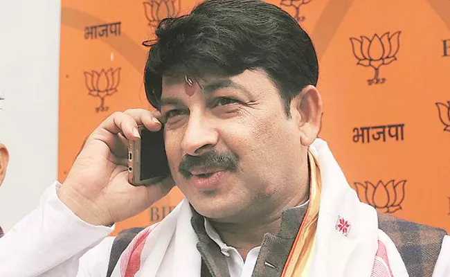 Rally against Chinese goods: Manoj Tiwari's iPhone goes missing - Sakshi