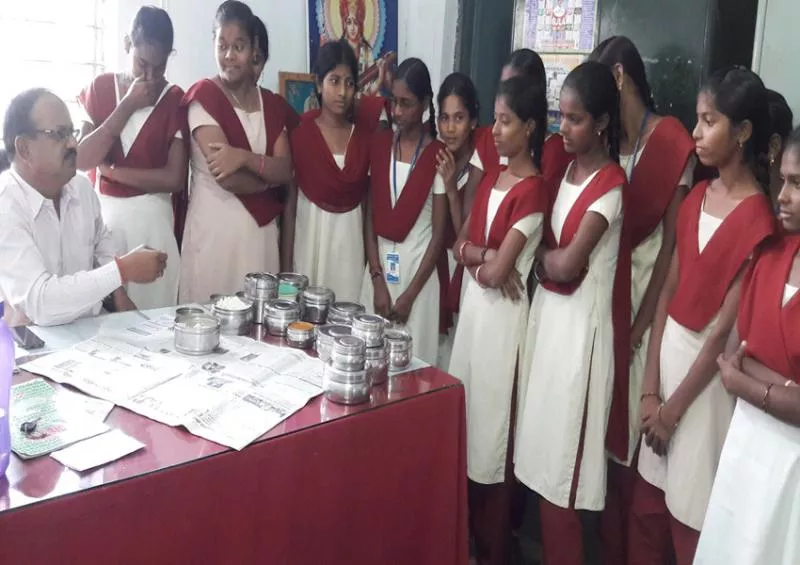 Mid-day meal contaminated in AP bc girls' hostel - Sakshi