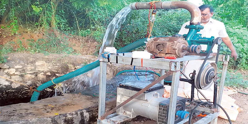 RTC Bus Driver David Raju Invents Vehicle Which Runs On Air In Vijayawada Principal Scientist