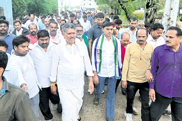 Foot trip from tummalagunta to Thiruthani - Sakshi