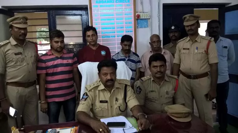 Inter-district robber arrested - Sakshi