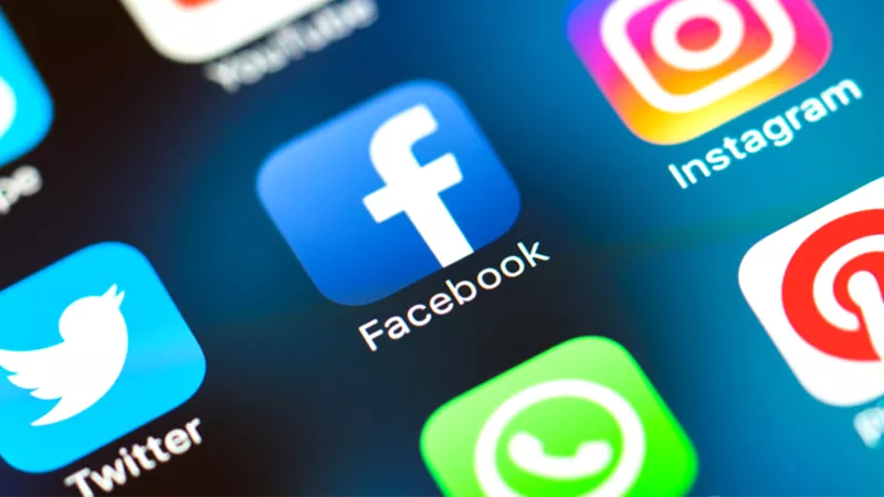 U.S. mobile users check Facebook's app several times a day - Sakshi