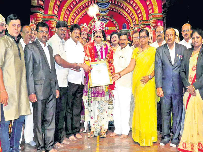 Tirupati artists sets Guinness Record - Sakshi