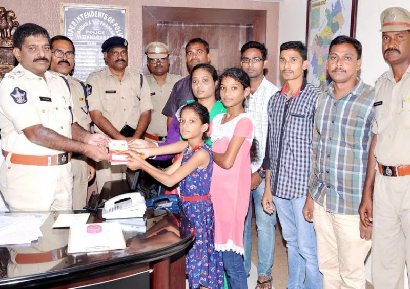 financial help to same batch of constable - Sakshi