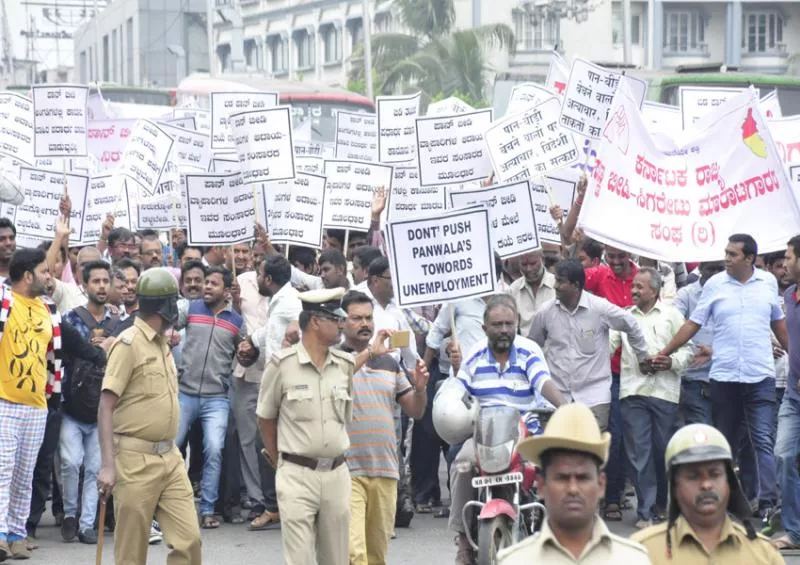 rally for Prohibitions tobacco products in small shops