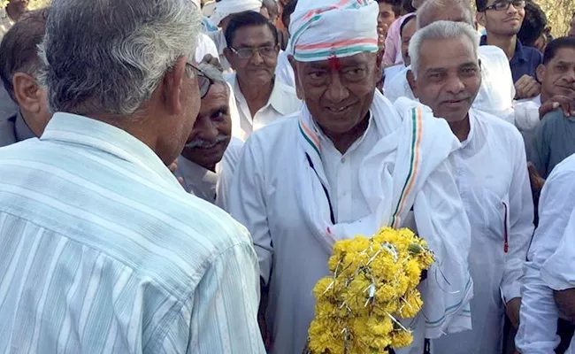 Digvijaya Singh gains attention with his Narmada yatra - Sakshi