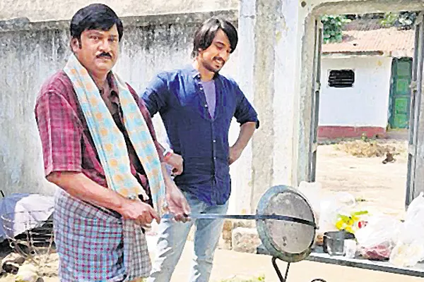 Rajendra Prasad Turns Cook On Sets - Sakshi