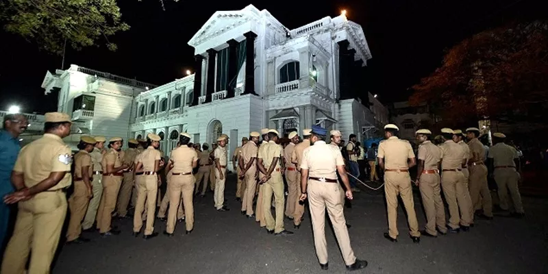 IT Raids Continue On Sasikala's Firms For The Third Day - Sakshi