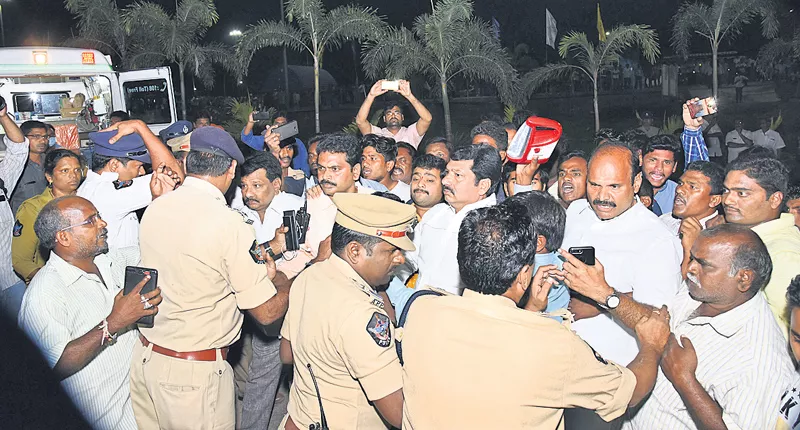 YSRCP leaders immediately responded on boat accident issue - Sakshi