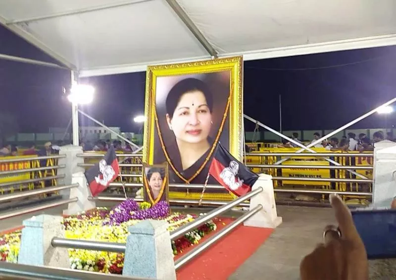 court dead line to government jayalalitha Tomb remove - Sakshi