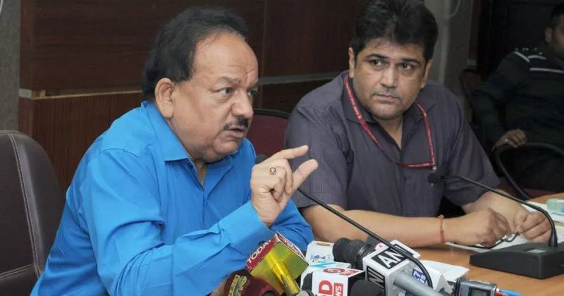  Air Pollution Harmful, But It Isn't A Killer, Says Environment Minister Harshvardhan - Sakshi