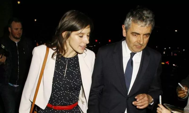 Rowan Atkinson to become dad for third time  - Sakshi