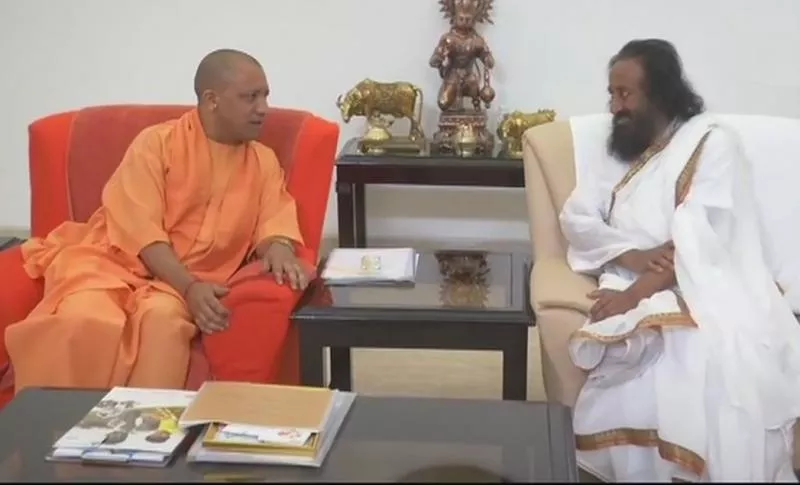 Sri Sri Ravi Shankar meets UP CM Adityanath  - Sakshi