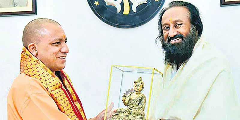 Sri Sri Ravishankar begins mediation talks on Ayodhya dispute from Lucknow - Sakshi