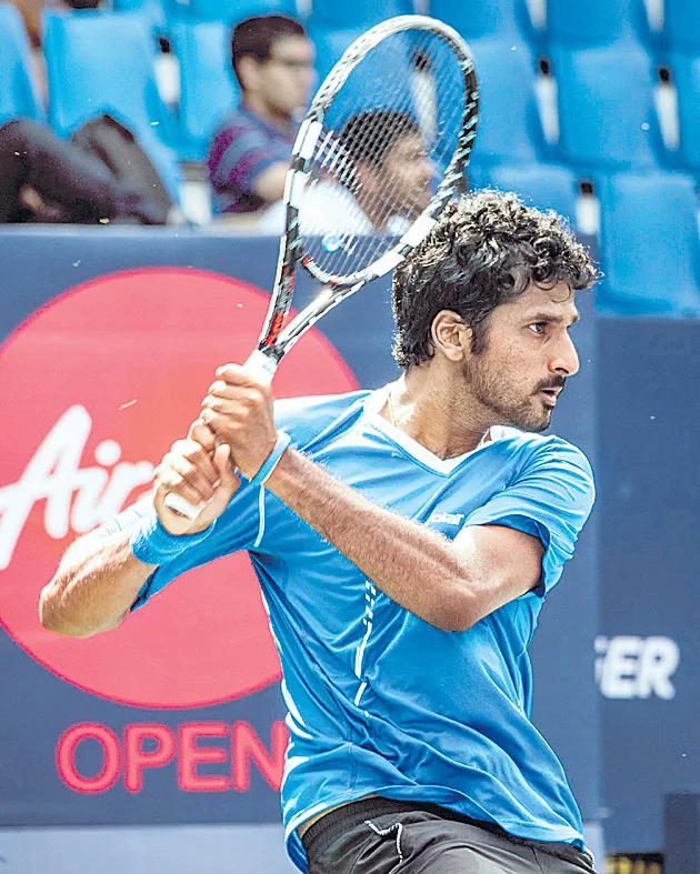 saketh enter to  Quarters - Sakshi