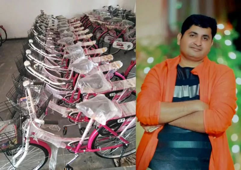 Sivaramakrishna Helping School Kids Distribute Bycycles - Sakshi