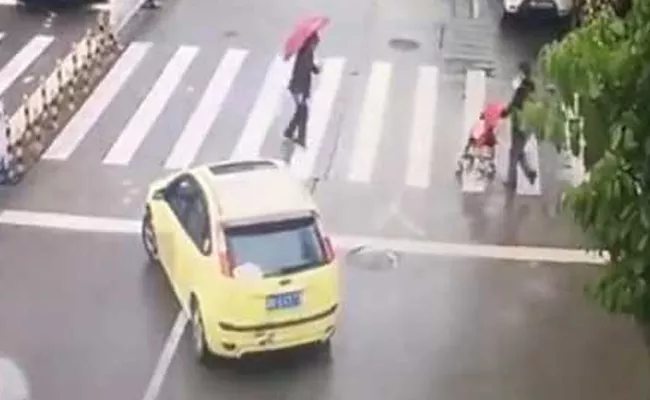 Car Blocks Traffic So Elderly Woman Can Cross Road. - Sakshi - Sakshi - Sakshi