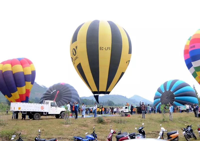 Criticisms on International Balloon Festival in AP - Sakshi - Sakshi