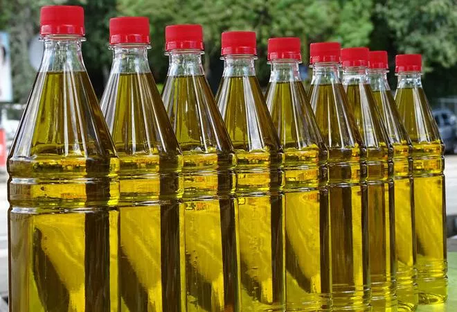 Government hikes import tax on edible oil up to 15 per cent - Sakshi - Sakshi - Sakshi