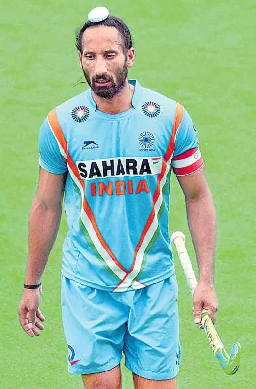 Sardar Singh dropped from Indian squad for Hockey World League  - Sakshi