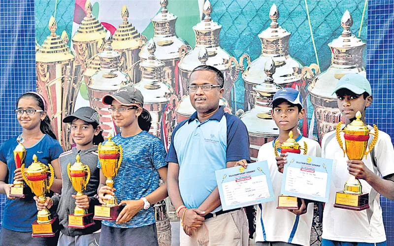 Kartik, Apoorva won under 14 tennis titles - Sakshi