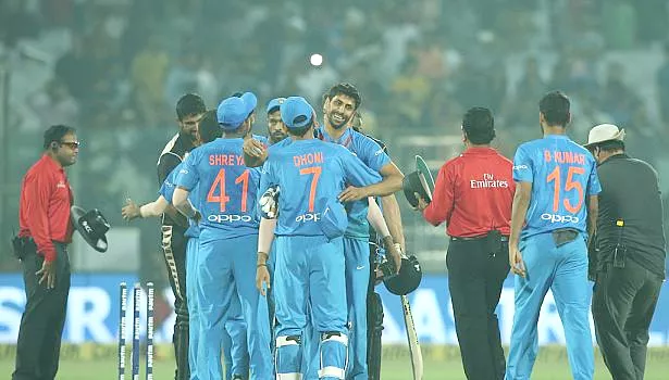 india beat new zealand first t-20 match - Sakshi