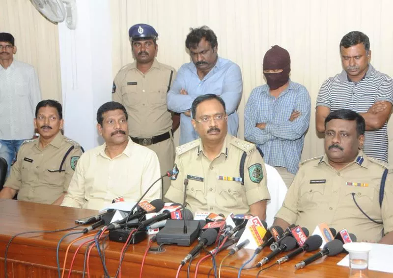 Police suspect role of three more in rowdy sheeter's murder - Sakshi